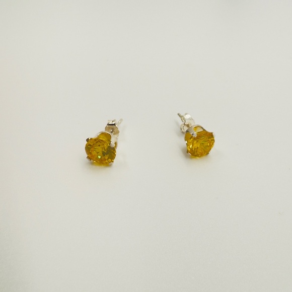 Brand New 6mm Yellow Round CZ 925 Sterling Silver Earrings - Picture 1 of 5